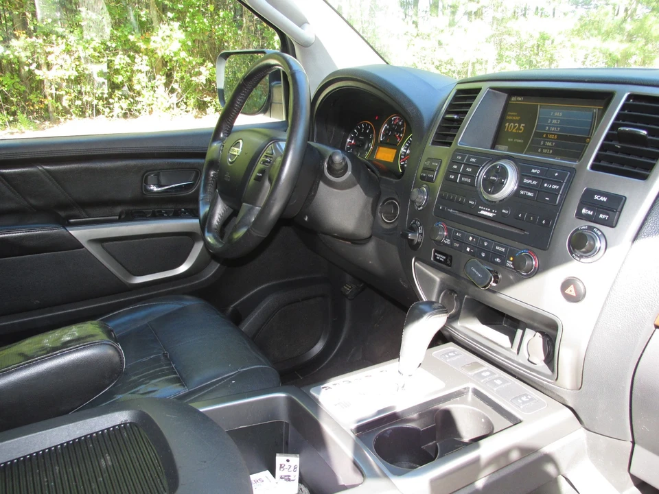 2015 Nissan Armada - Image 16 of 21