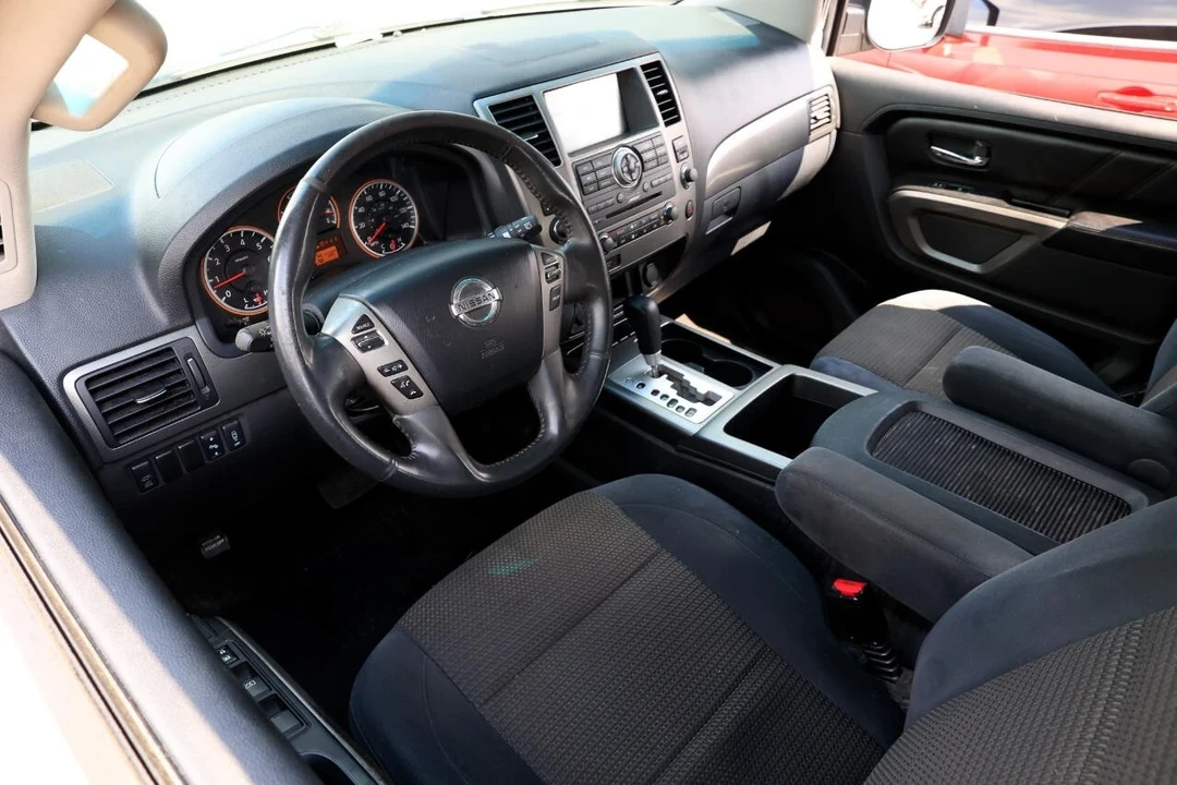2015 Nissan Armada - Image 4 of 21