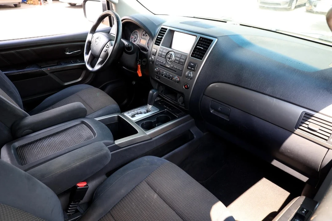 2015 Nissan Armada - Image 18 of 21
