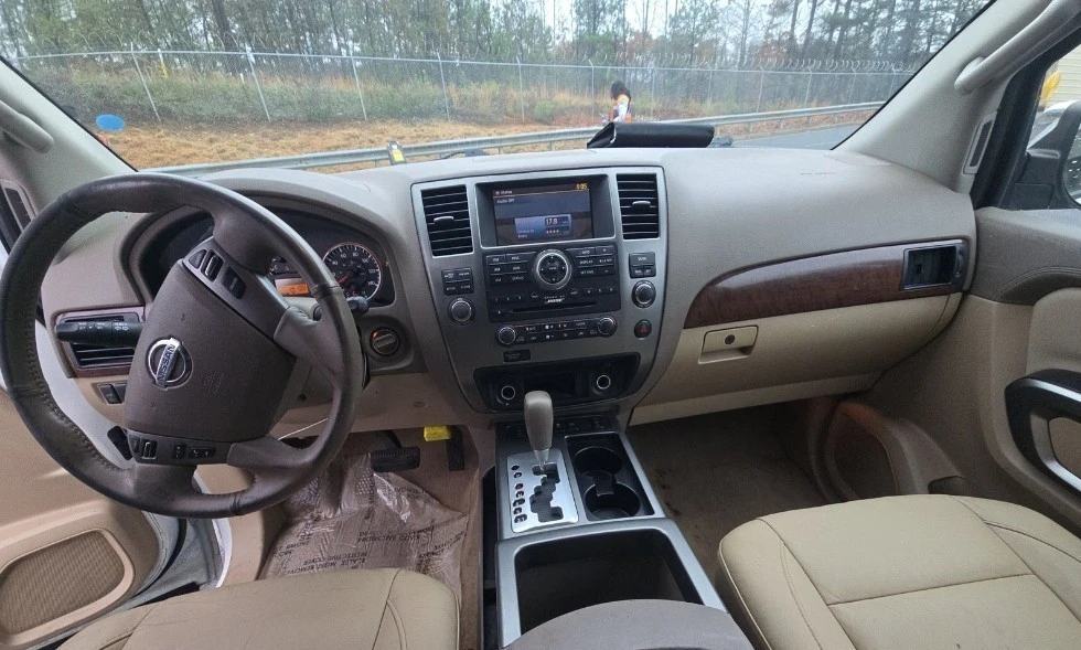 2015 Nissan Armada - Image 10 of 21