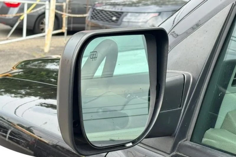 2015 Nissan Armada - Image 10 of 12