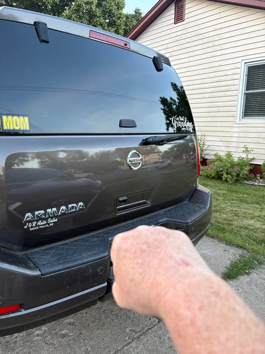 2015 Nissan Armada - Image 2 of 7