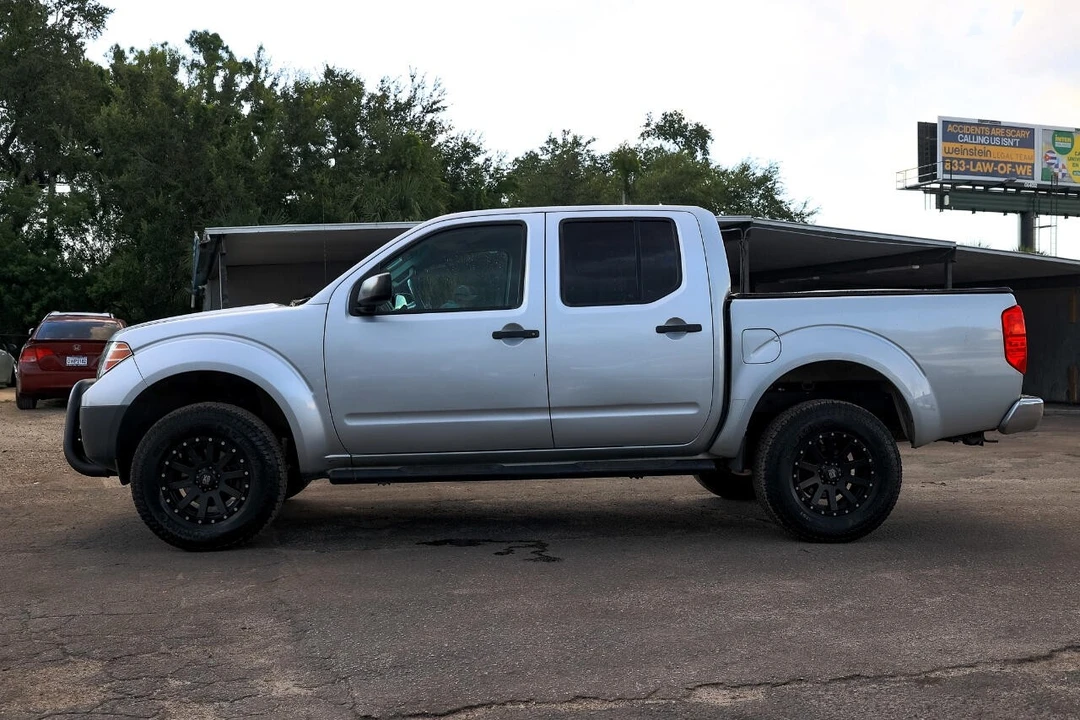 2015 Nissan Frontier 2nd Gen - Image 3 of 12