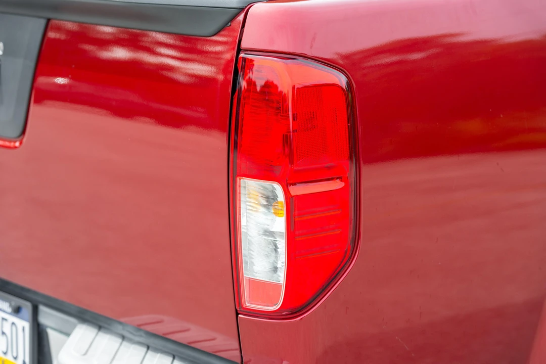 2015 Nissan Frontier 2nd Gen - Image 14 of 31