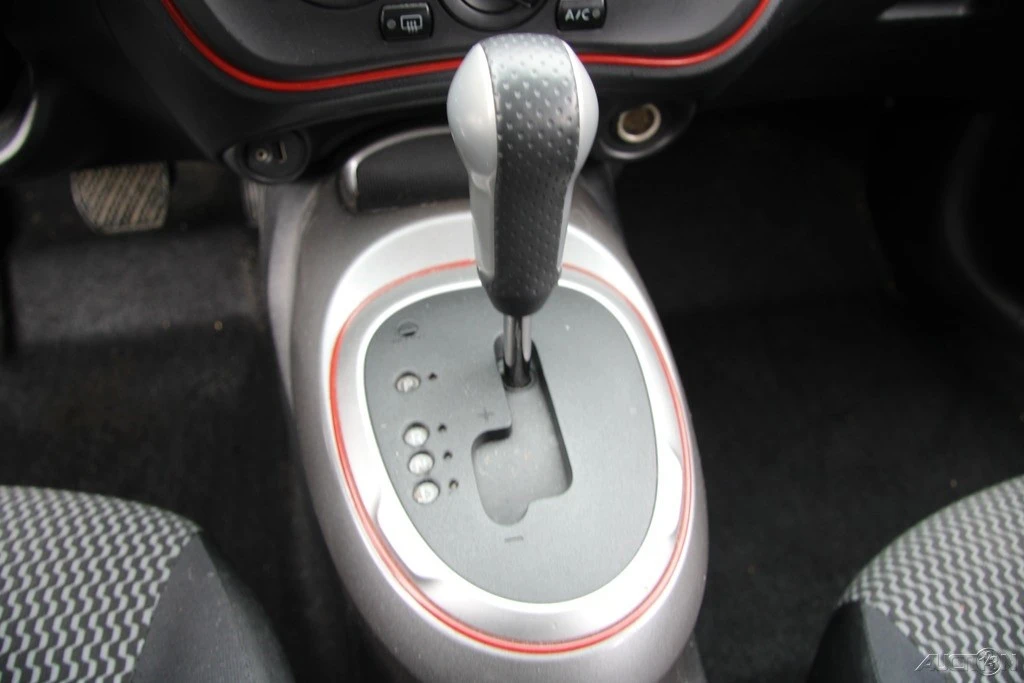 2015 Nissan Juke - Image 16 of 21