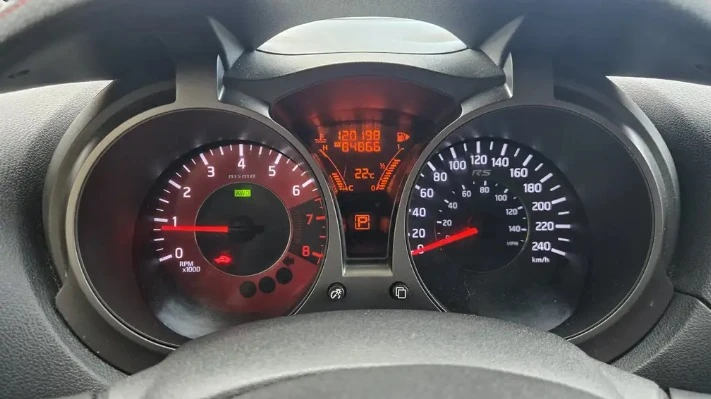 2015 Nissan Juke - Image 8 of 15