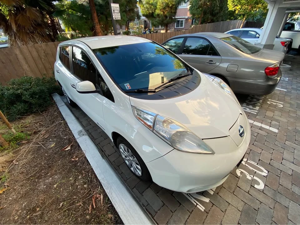 2015 Nissan Leaf - Image 11 of 13