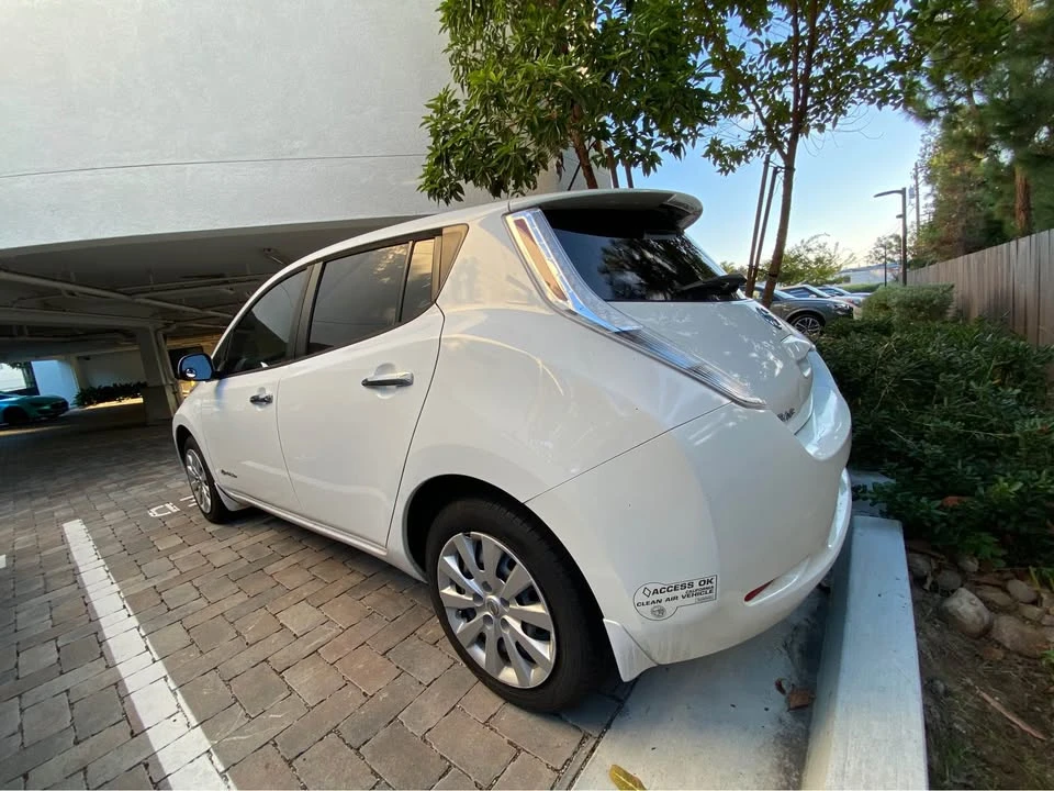 2015 Nissan Leaf - Image 12 of 13