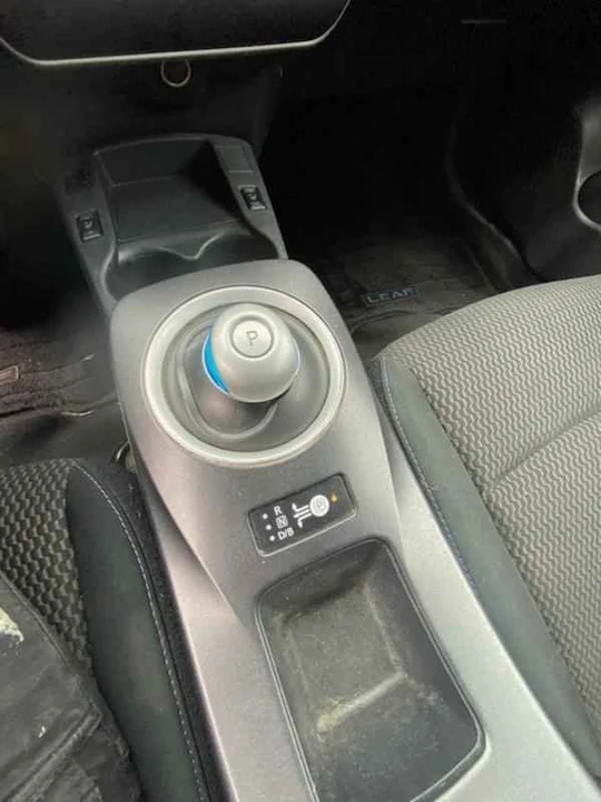 2015 Nissan Leaf - Image 15 of 19