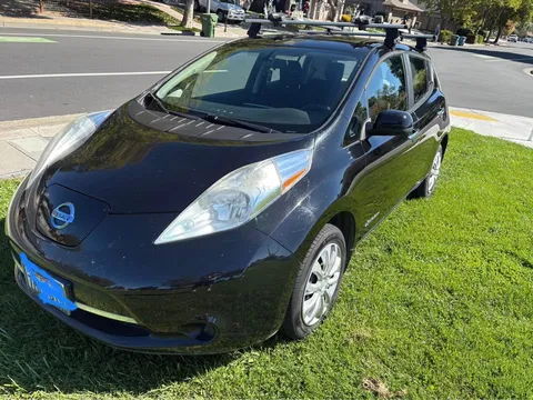 2015 Nissan LEAF S Hatchback 4D