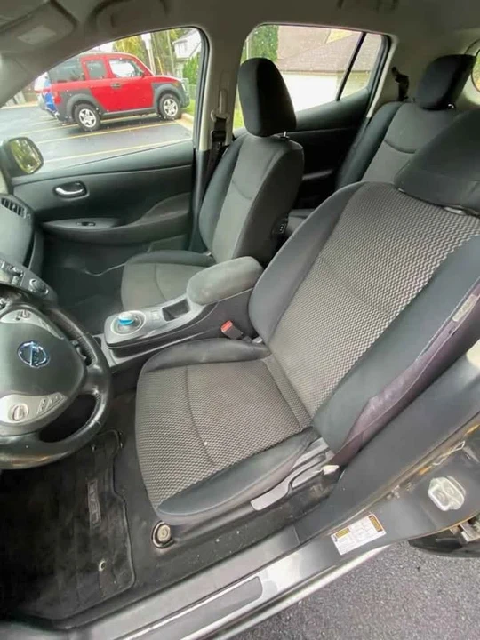 2015 Nissan Leaf - Image 12 of 19