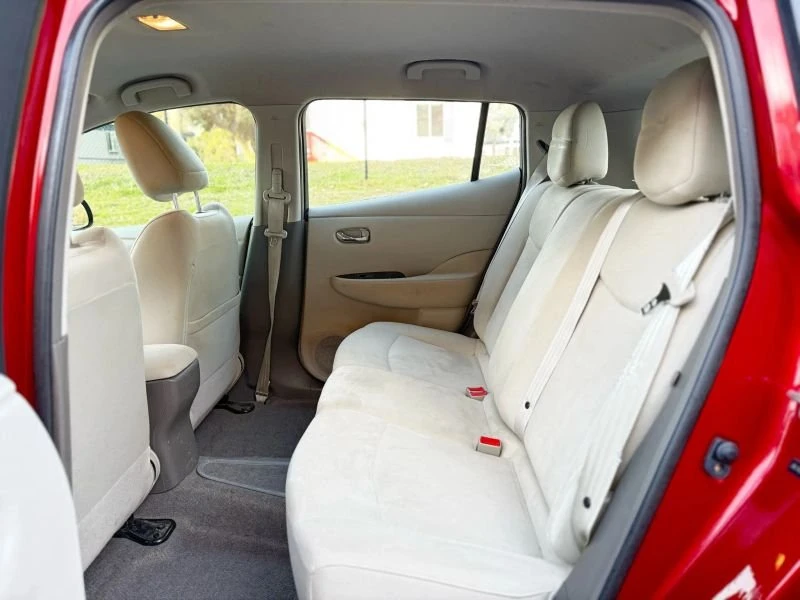 2015 Nissan Leaf - Image 16 of 20