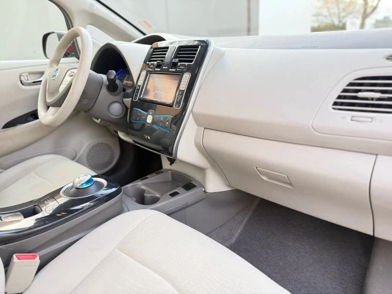 2015 Nissan Leaf - Image 19 of 20