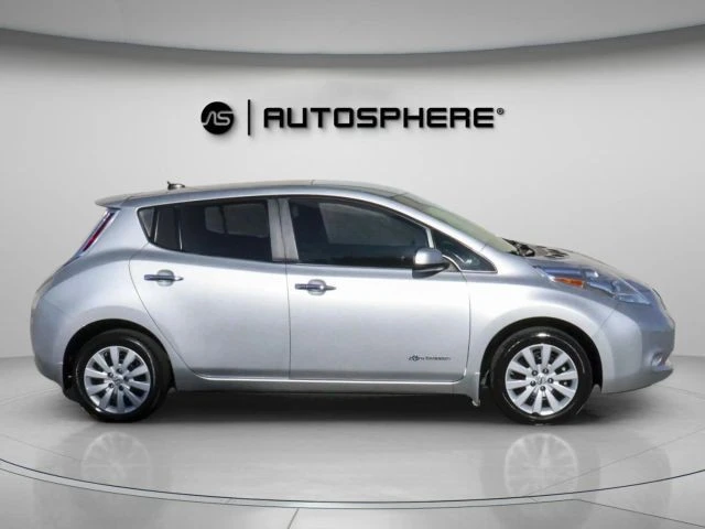 2015 Nissan Leaf - Image 11 of 21
