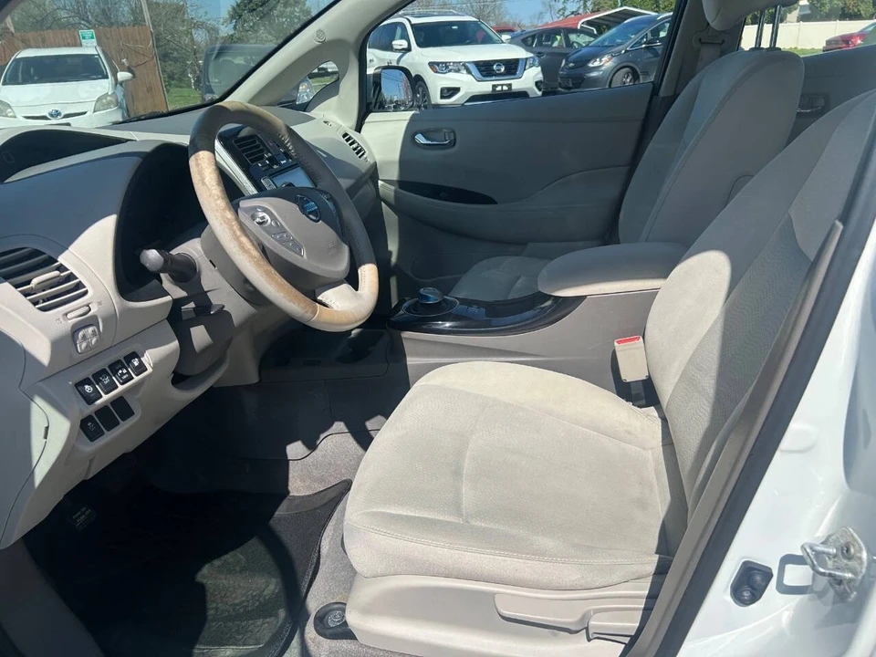 2015 Nissan Leaf - Image 12 of 21