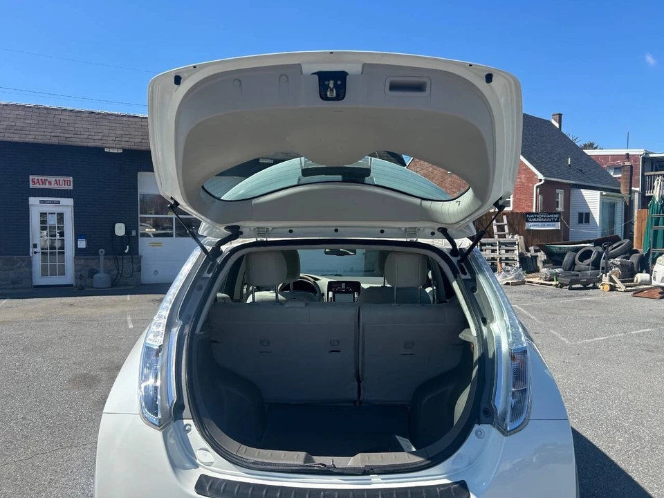 2015 Nissan Leaf - Image 17 of 21