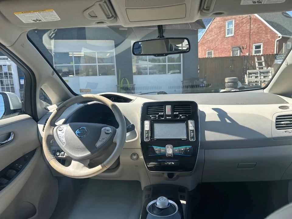 2015 Nissan Leaf - Image 19 of 21