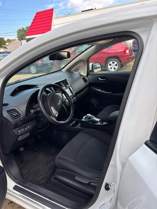 2015 Nissan Leaf - Image 7 of 9