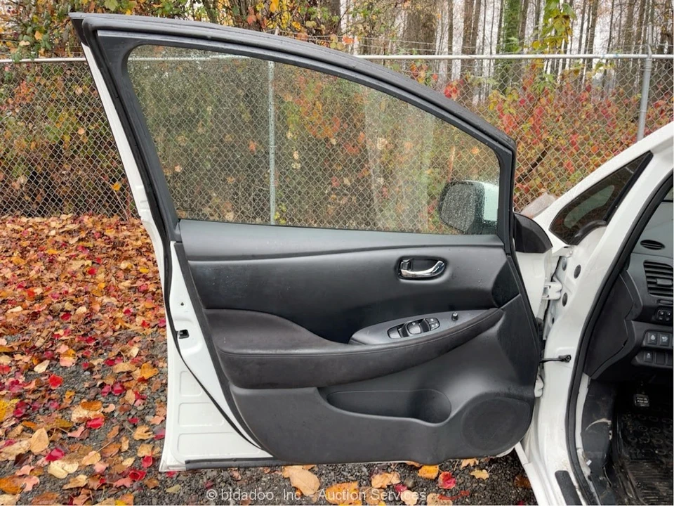 2015 Nissan Leaf - Image 10 of 12