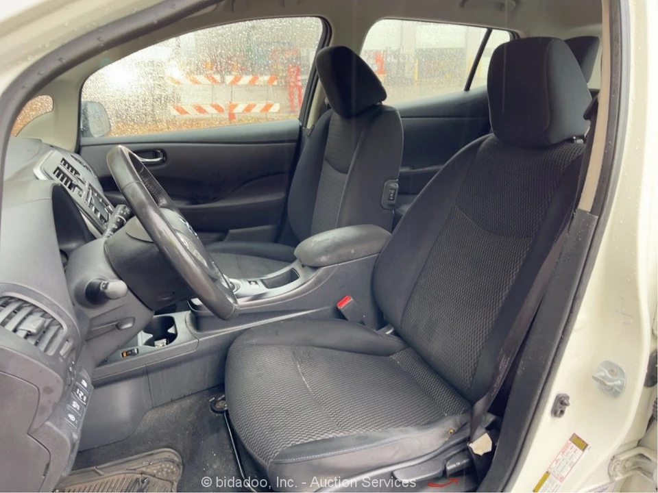 2015 Nissan Leaf - Image 11 of 12