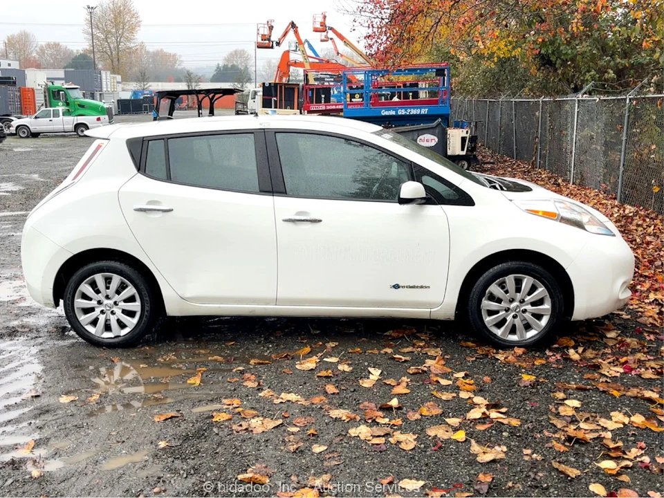 2015 Nissan Leaf - Image 6 of 12