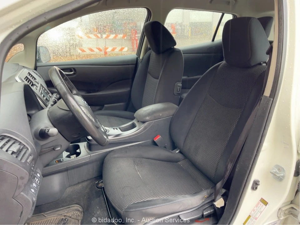 2015 Nissan Leaf - Image 11 of 12
