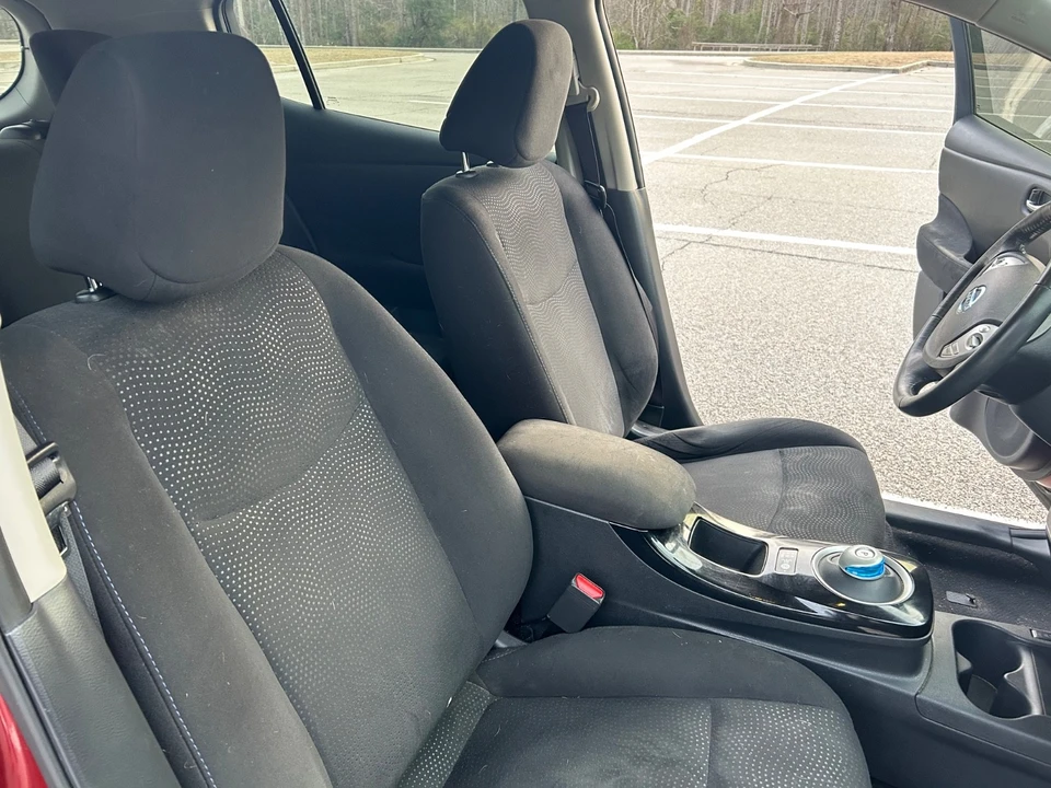 2015 Nissan Leaf - Image 11 of 14