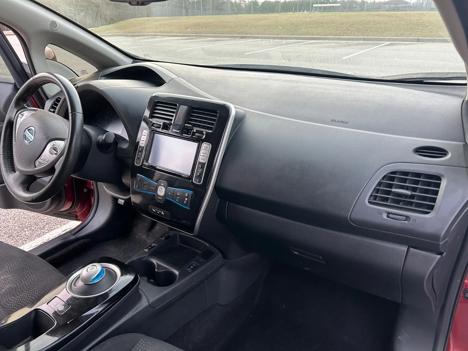 2015 Nissan Leaf - Image 9 of 14
