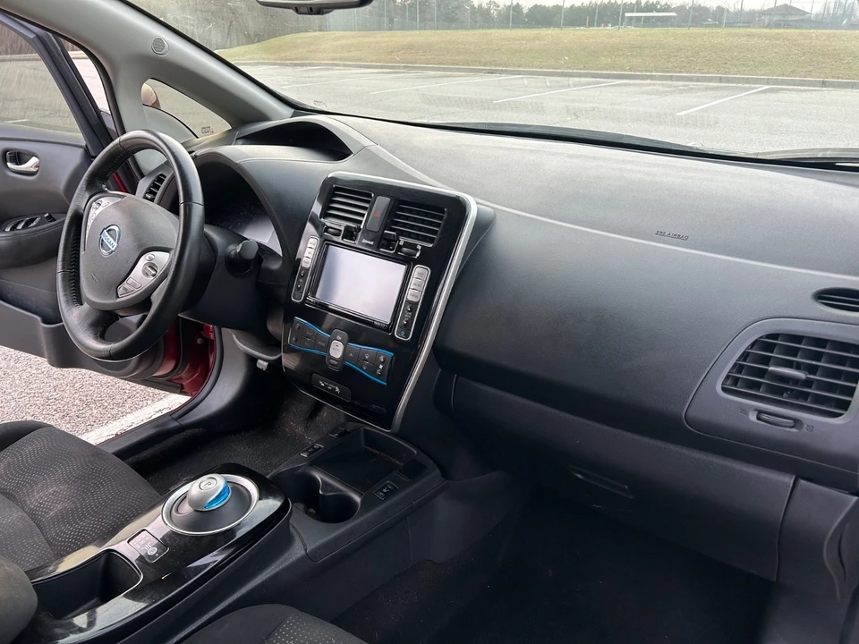 2015 Nissan Leaf - Image 10 of 14