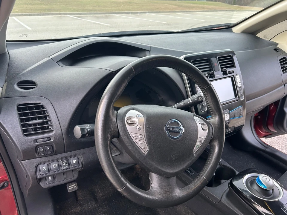 2015 Nissan Leaf - Image 13 of 14