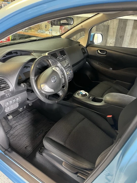 2015 Nissan Leaf - Image 11 of 13
