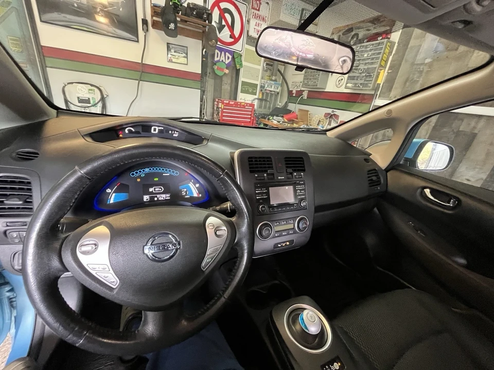 2015 Nissan Leaf - Image 12 of 13