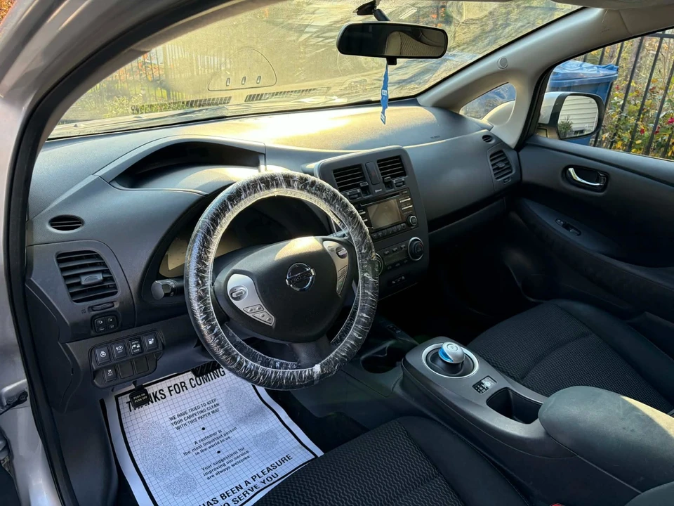 2015 Nissan Leaf - Image 5 of 16