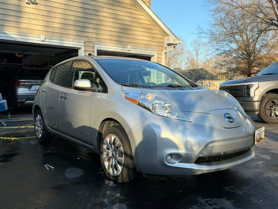 2015 Nissan Leaf - Image 9 of 16
