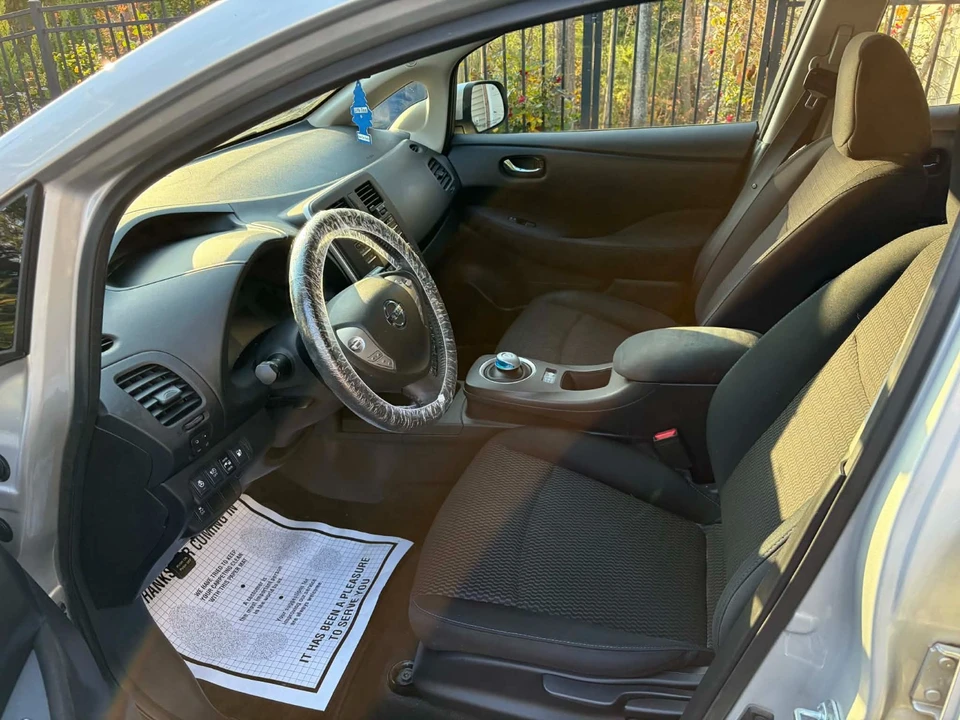 2015 Nissan Leaf - Image 6 of 16