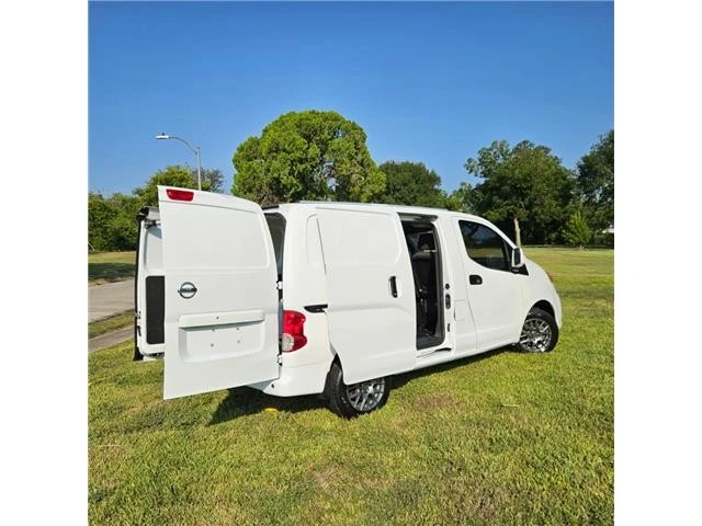 2015 Nissan NV - Image 11 of 15