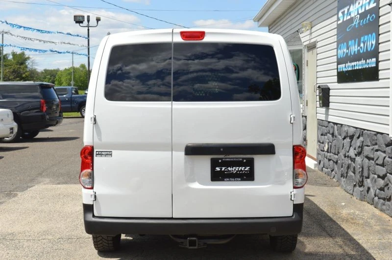 2015 Nissan NV - Image 4 of 12