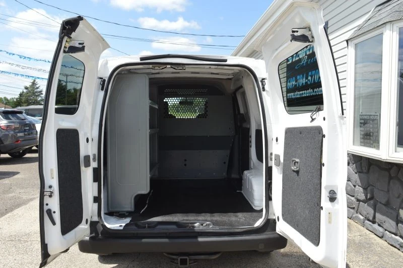 2015 Nissan NV - Image 9 of 12