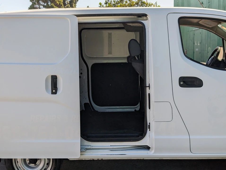 2015 Nissan NV - Image 10 of 12