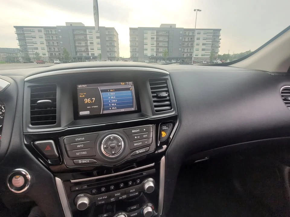 2015 Nissan Pathfinder 4th Gen - Image 3 of 9