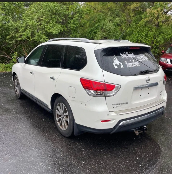 2015 Nissan Pathfinder 4th Gen - Image 2 of 4