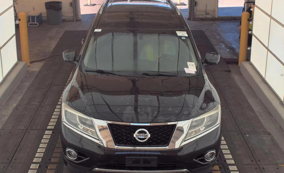 2015 Nissan Pathfinder 4th Gen - Image 2 of 13