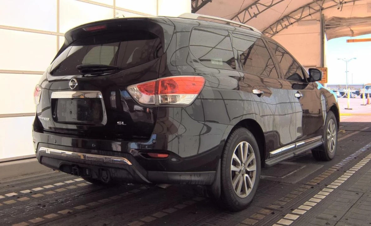 2015 Nissan Pathfinder 4th Gen - Image 4 of 13