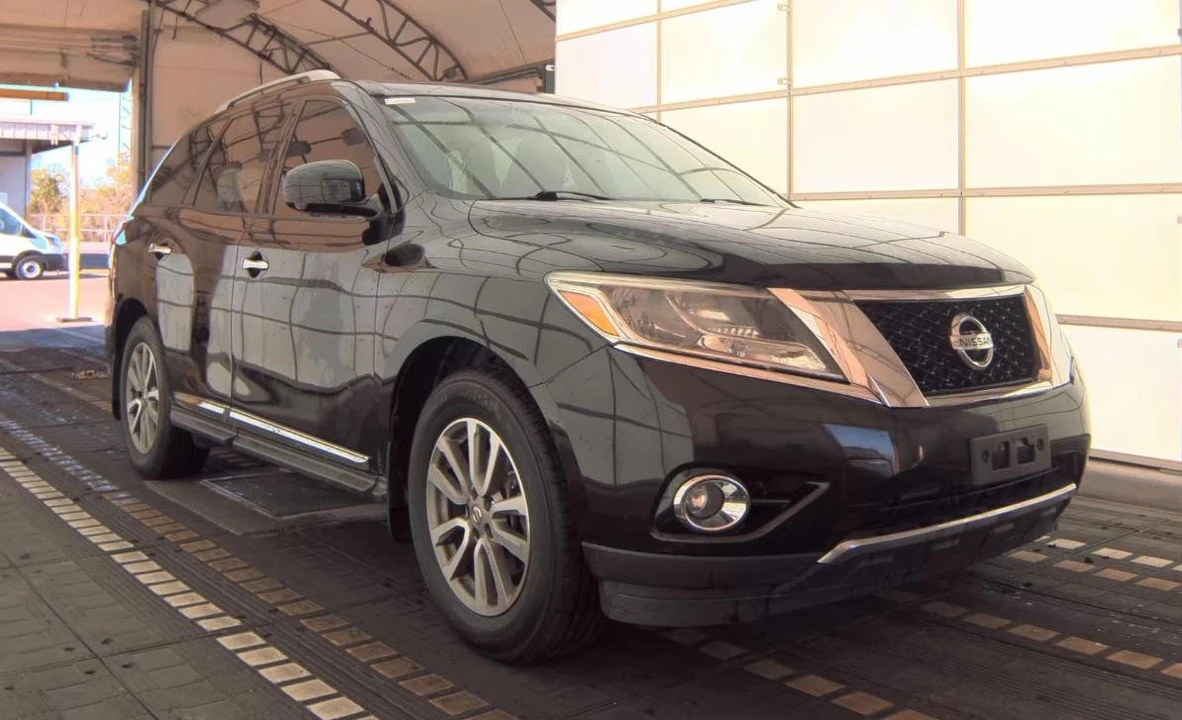 2015 Nissan Pathfinder 4th Gen - Image 3 of 13