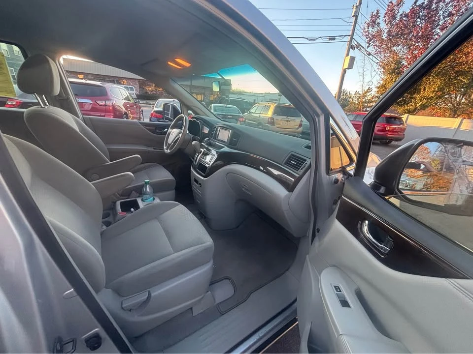 2015 Nissan Quest - Image 5 of 7