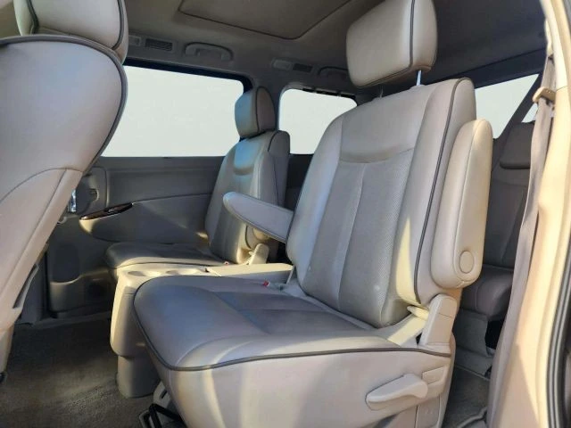 2015 Nissan Quest - Image 14 of 21