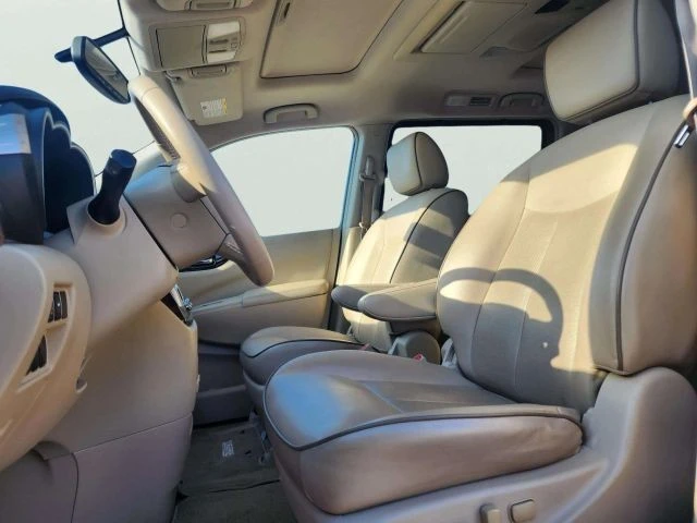 2015 Nissan Quest - Image 11 of 21