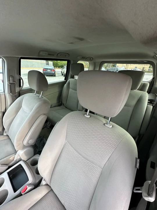 2015 Nissan Quest - Image 15 of 19