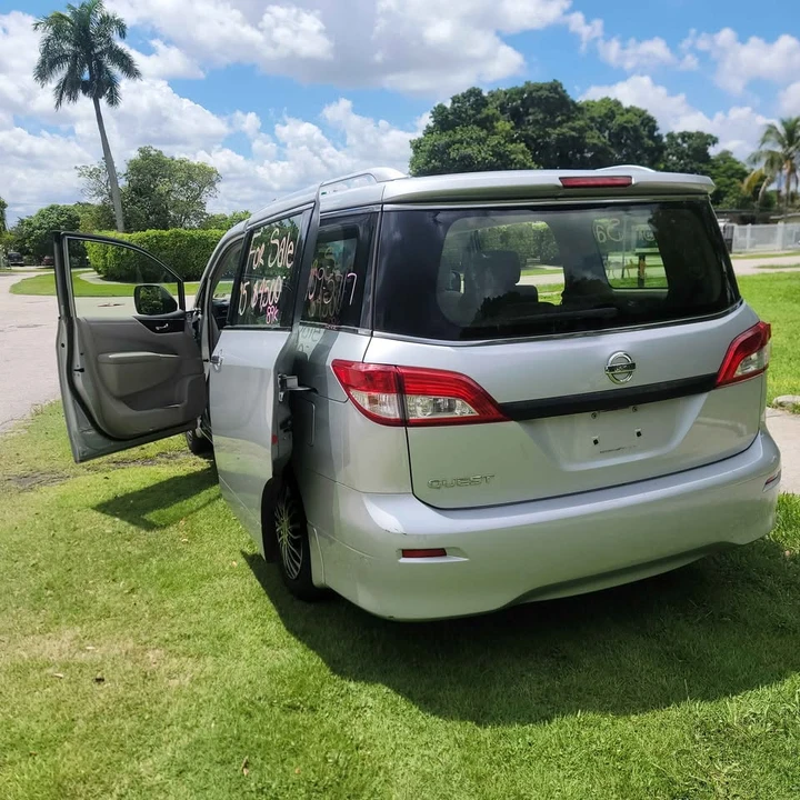 2015 Nissan Quest - Image 2 of 6