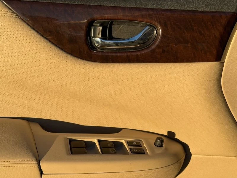 2015 Nissan Quest - Image 10 of 12